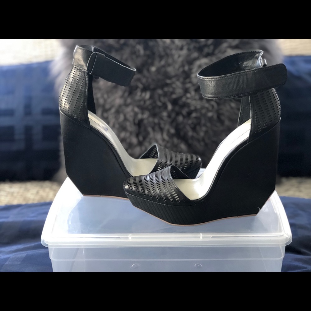 BCBGMaxazria Black Wedge Heels size 10